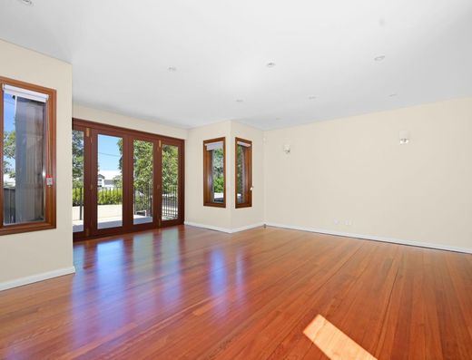 Spacious 3-Bedroom Home on the Peninsula