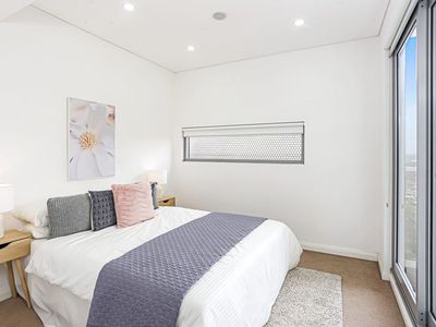906 / 18 Harrow Road, Auburn