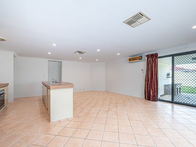 22 Mary Mackillop Glen, Queens Park