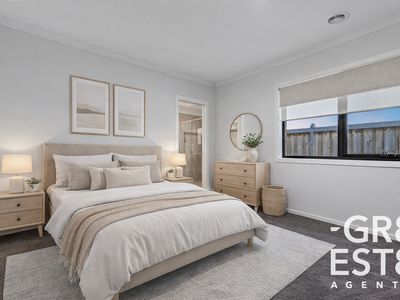 17 Chesney Rise, Officer