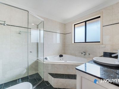 2 Drummoyne Crescent, St Johns Park
