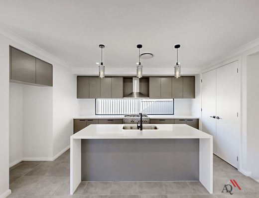 10 Hyperno St, Austral