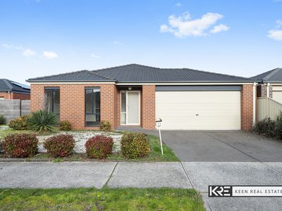 73 Bluehills Boulevard, Pakenham