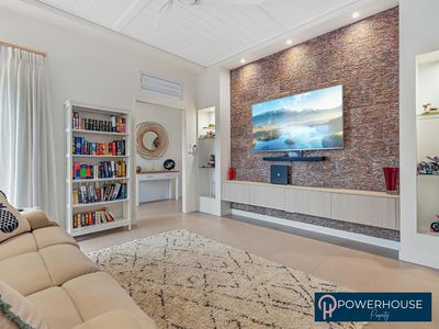 10 Castleton Entrance, Smithfield