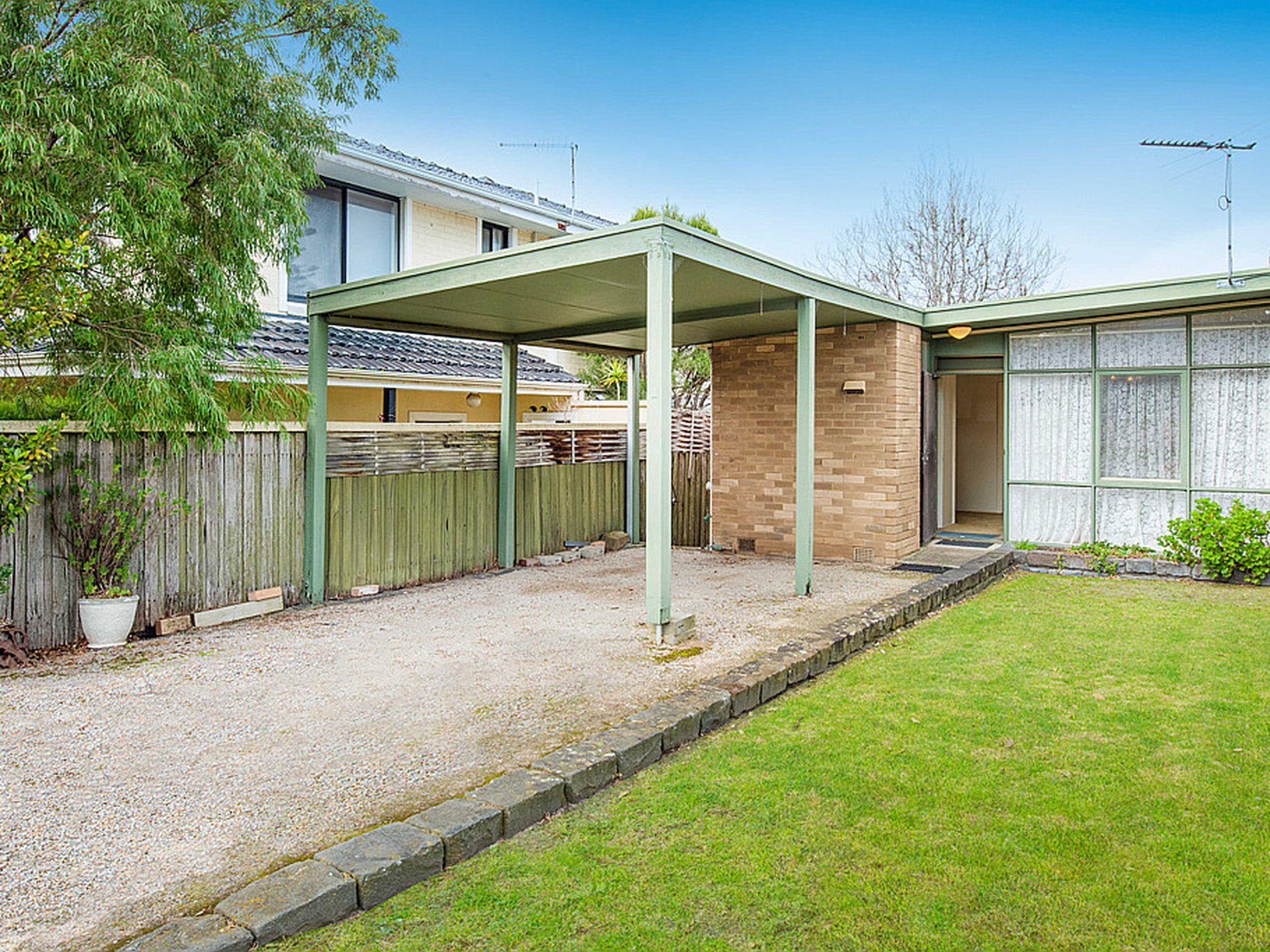 1 / 10 Ashmore Avenue, Mordialloc