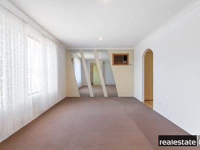 9 Bolderwood Drive, South Lake