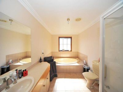 22 Deakin Drive, Flora Hill