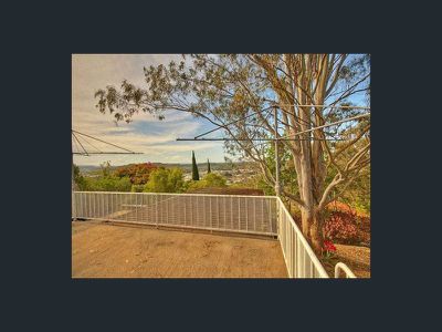 4 / 22 Robinson Avenue, Girards Hill