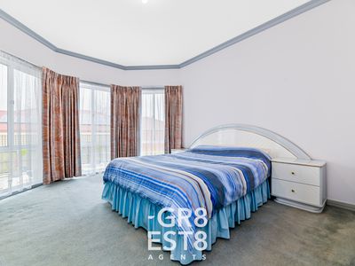 4 The Oaks, Narre Warren
