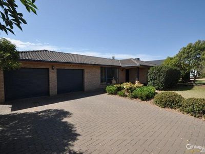 8 Oakmont Avenue, Dubbo