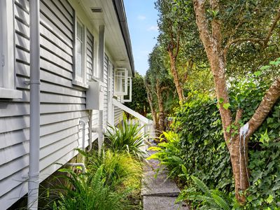 20 & 20A Brian Crescent, Stanmore Bay