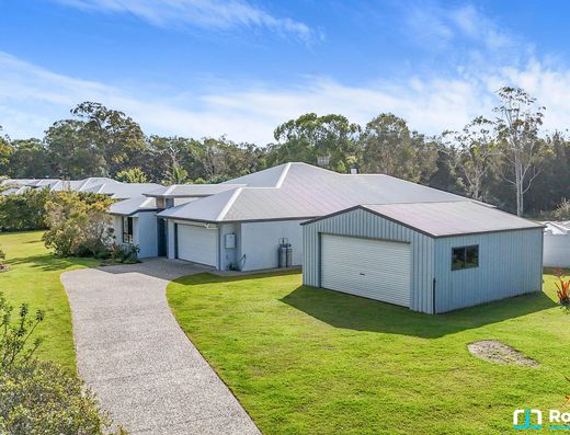 Small Acreage - Large Modern Home - Desirable Location image 3