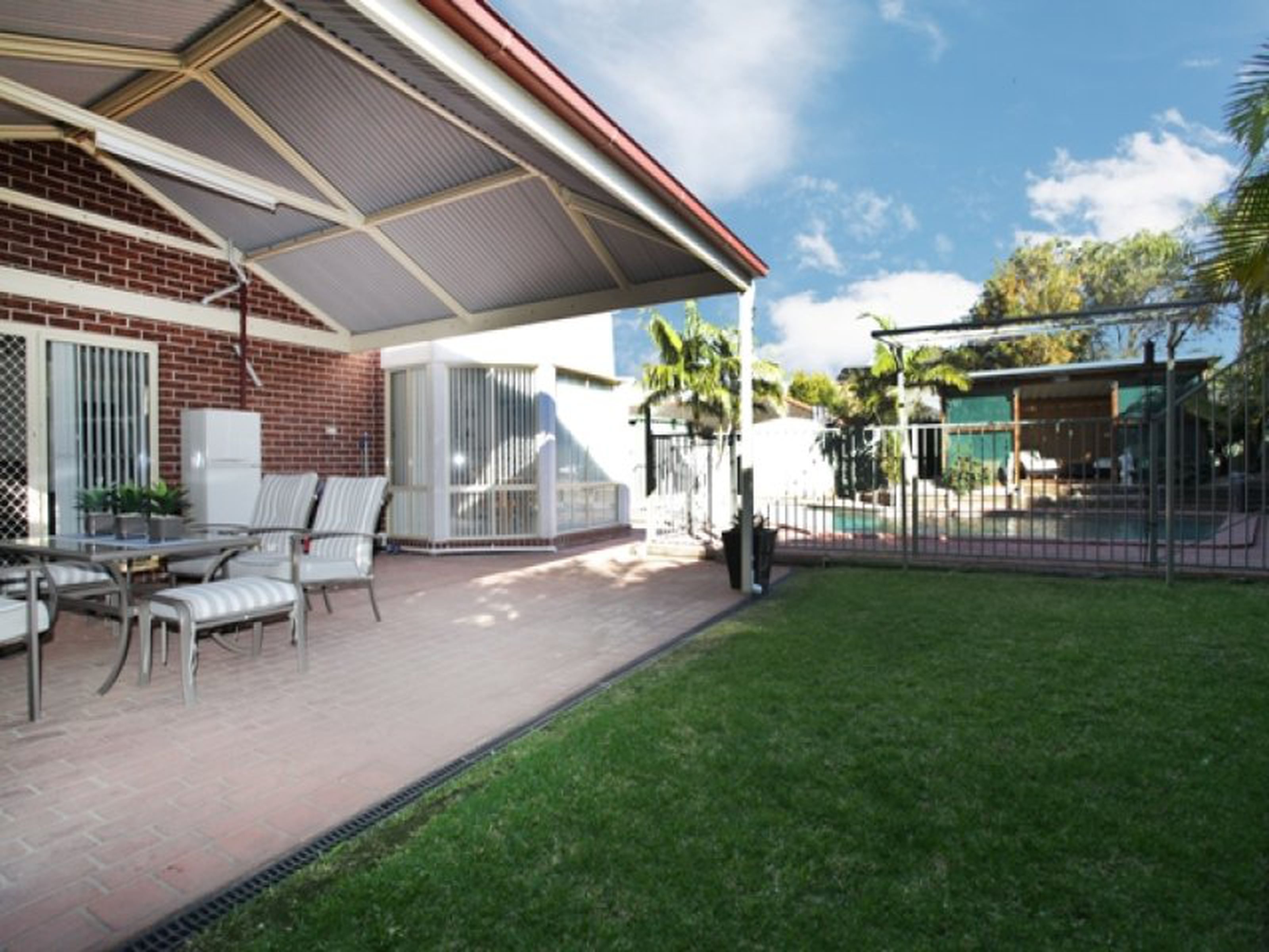 15 Dunna Place, GLENMORE PARK