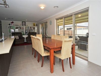 8 Crossley Avenue, Epsom