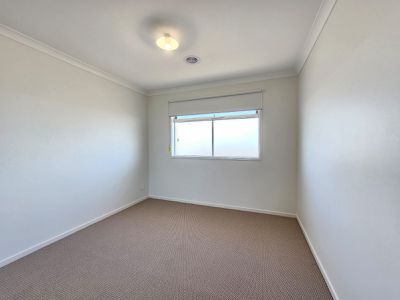 35 Falu Parade, Tarneit