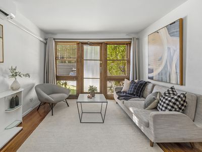 2 / 75 Queens Road, Melbourne