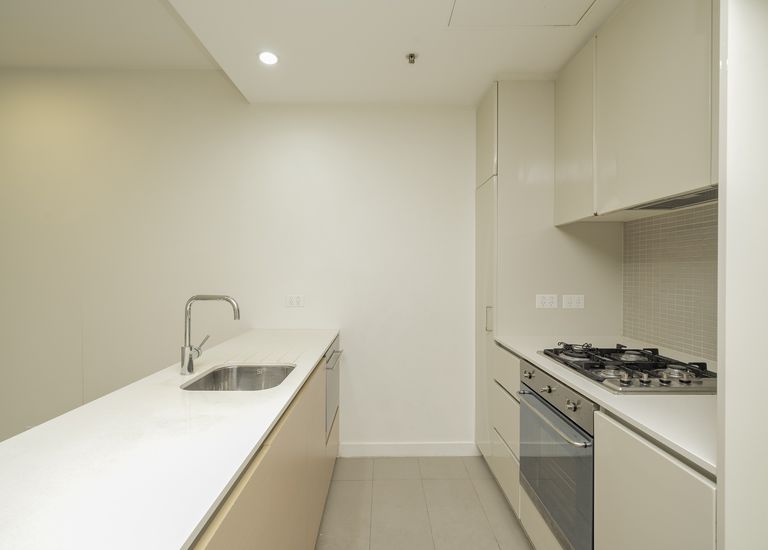 605 / 70 Queens Road, Melbourne