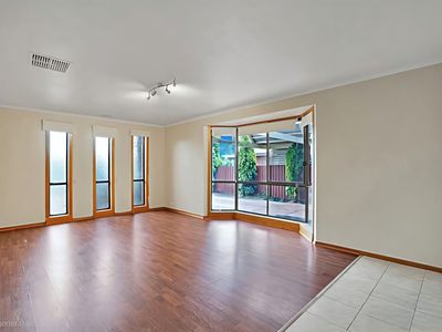 14 Sunbird Cres, Hoppers Crossing