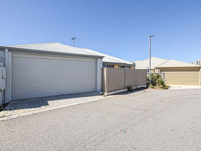 28 / 23 Bakana Loop, Landsdale