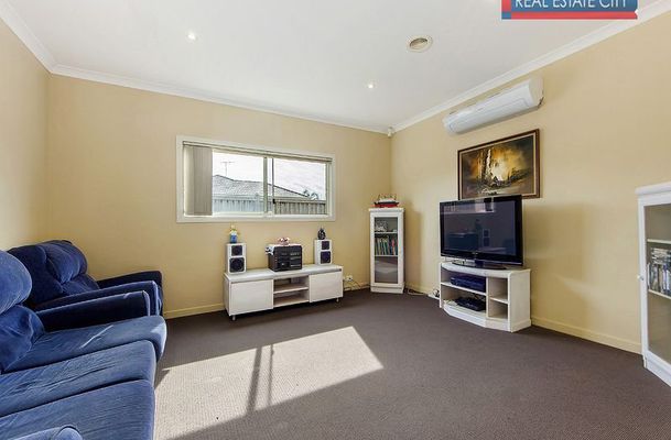 25 The Garlands, Craigieburn