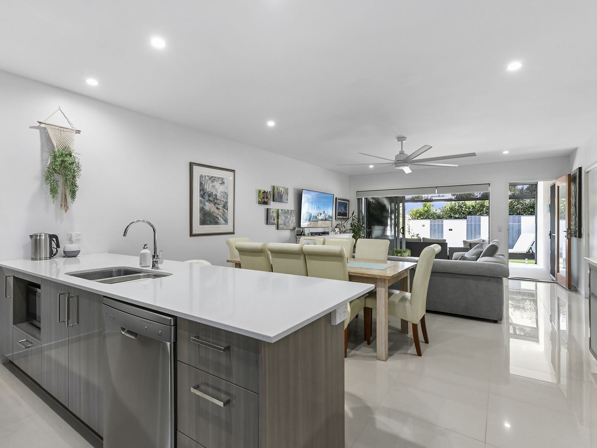 2  / 2 Goldfinch Close, Peregian Springs