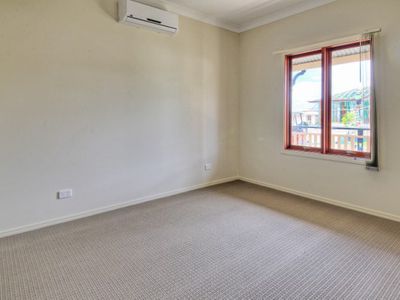 8 Honeypot Avenue, Springfield Lakes