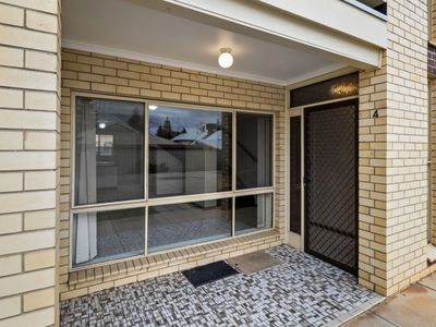 4 / 366 Seaview Road, Henley Beach