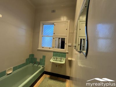 128 Robert Street, Como