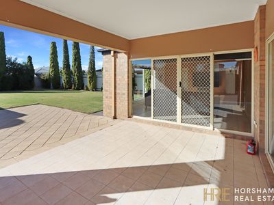 16 Burnett Street, Horsham