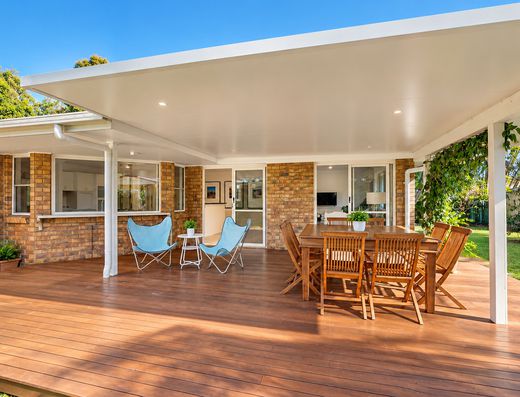 Spacious, Light-Filled Living in a Quiet Old Tewantin Cul-de-Sac image 19