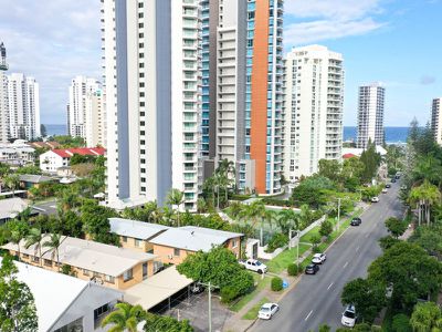 2/33 Breaker Street, Main Beach