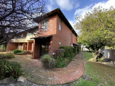 10 / 12 Eric Street, Como