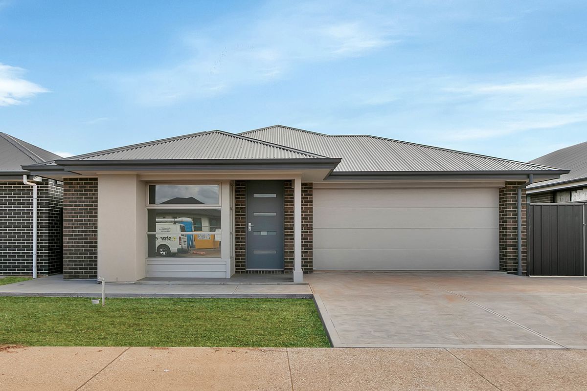 The Perfect Place to Live - The Enterance