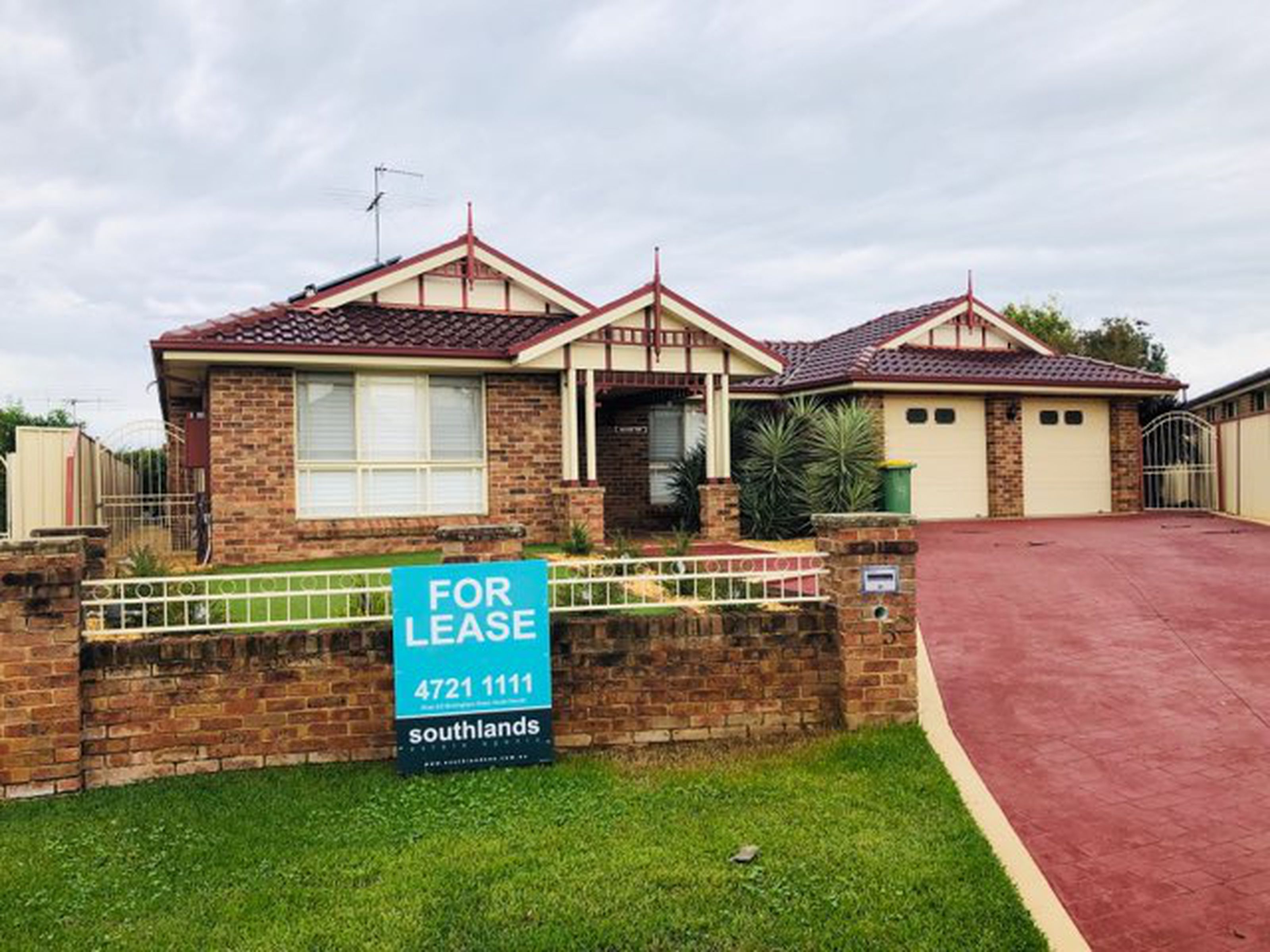 5 Harrower Place, GLENMORE PARK