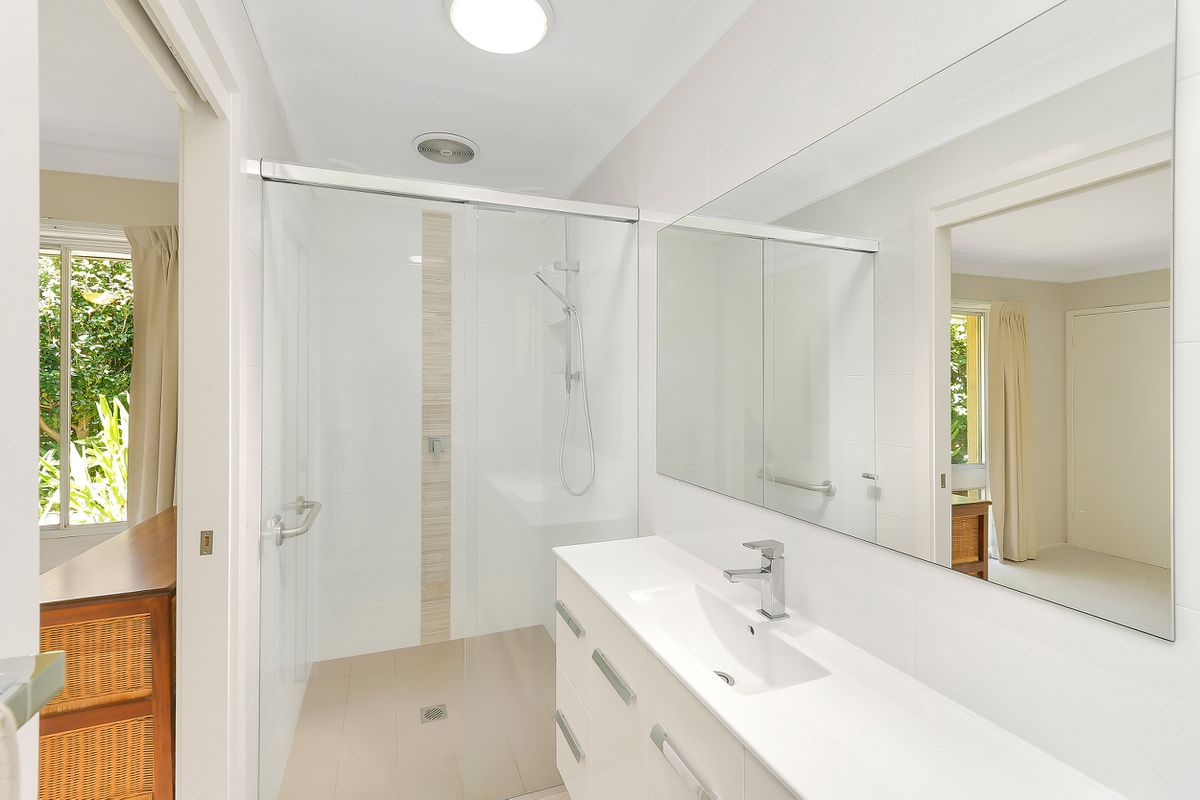 28 Lakeside Drive, Macmasters Beach