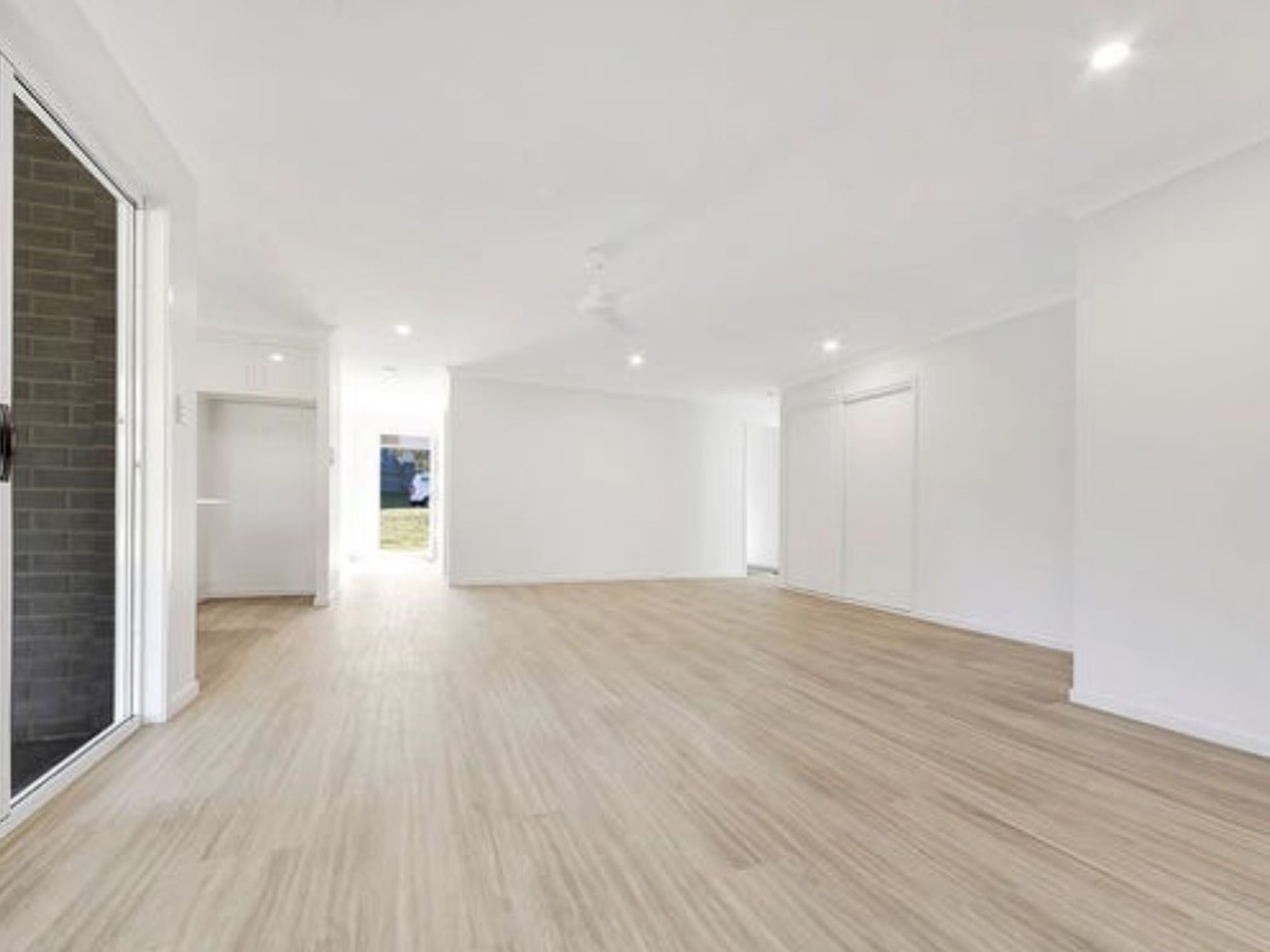 39 LAKESIDE DRIVE, Taroomball