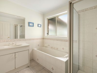 16 Parkers Lane, Woodend