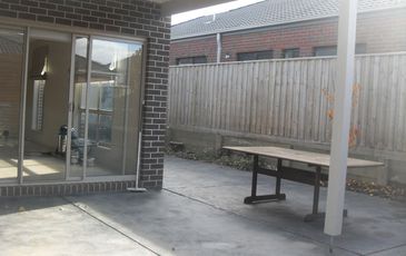 33 Grasslands Way, Officer