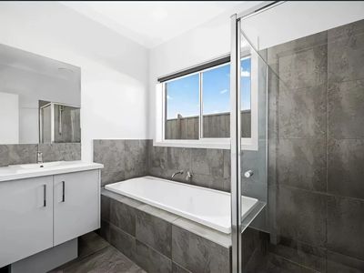 7 Gloss Street, Mambourin