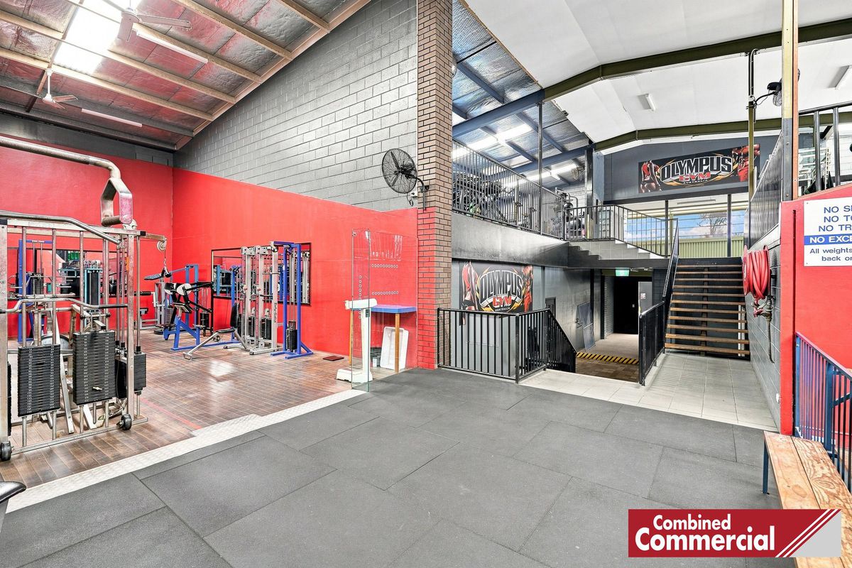 77 Jacaranda Avenue, Bradbury