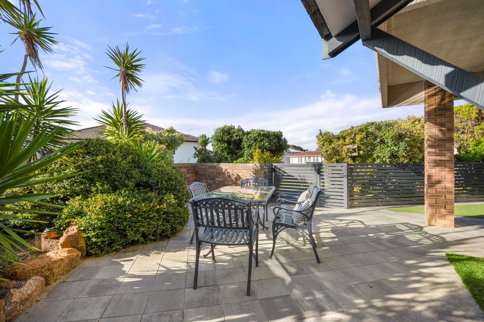 9 / 16 ARCADIA DRIVE, Shoalwater