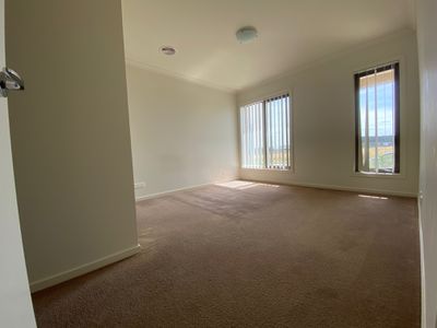 10 Hiddick Road, Point Cook