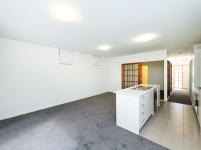 9 / 4 Ross Road, Crestwood