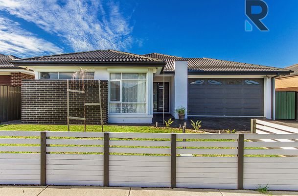 16 Beveridge Drive, Roxburgh Park