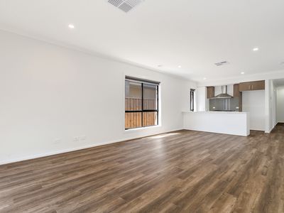 105 Leadbeater Circuit, Beveridge