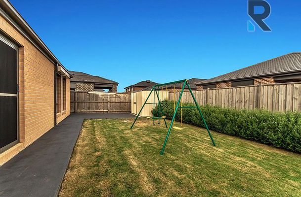 83 Greenvale Gardens Boulevard, Greenvale
