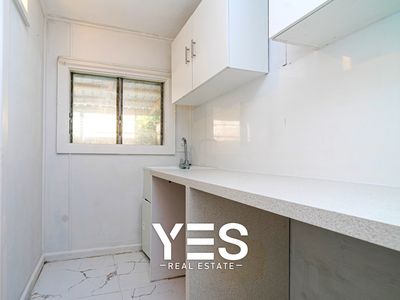 1 / 4 Allen Street, Glen Waverley