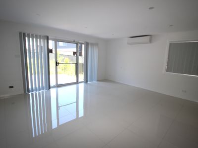 8 Redgum Road, Albion Park