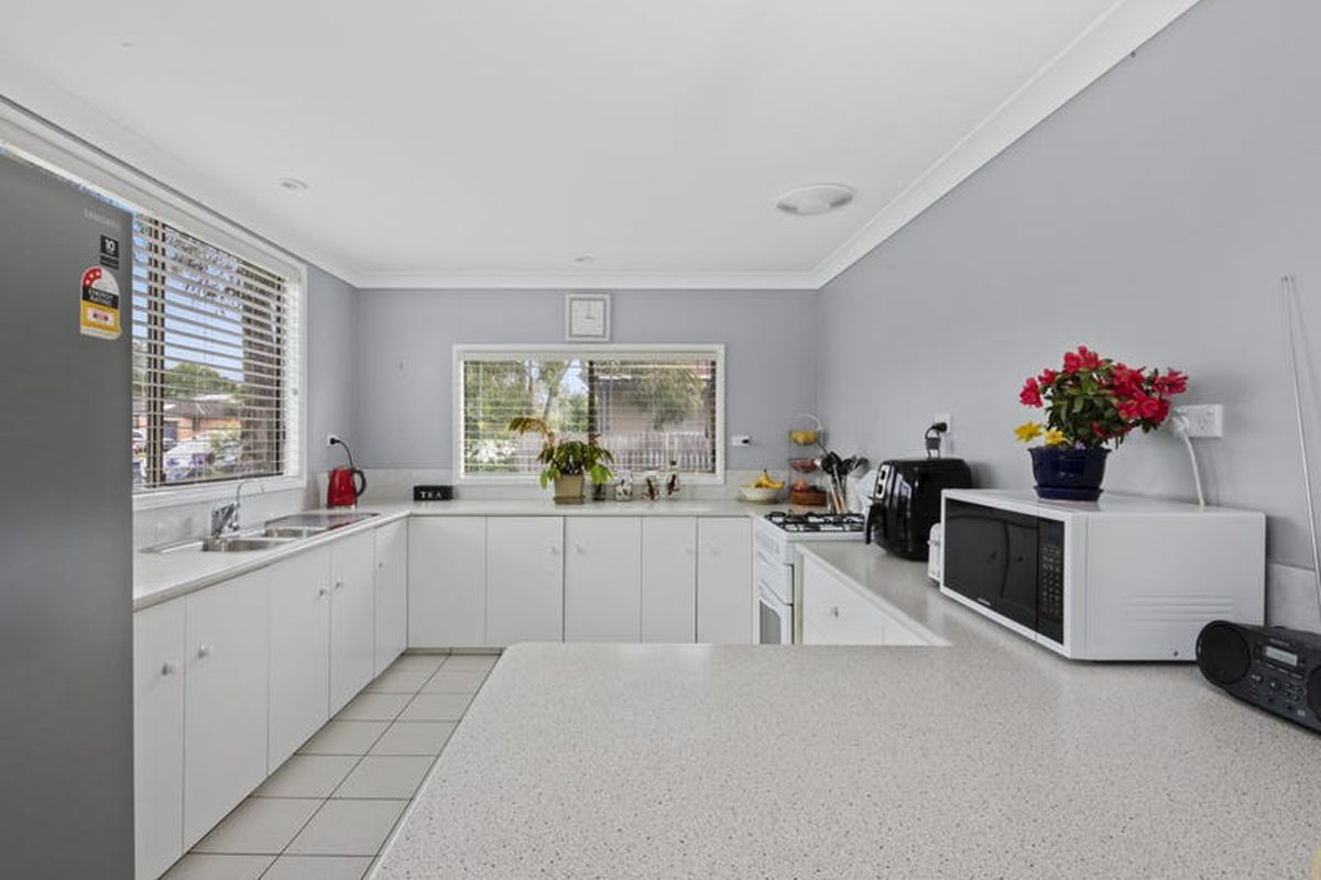 13 Windsor Road, Berkeley Vale