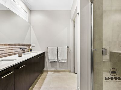 31 Como Parade, Clyde North